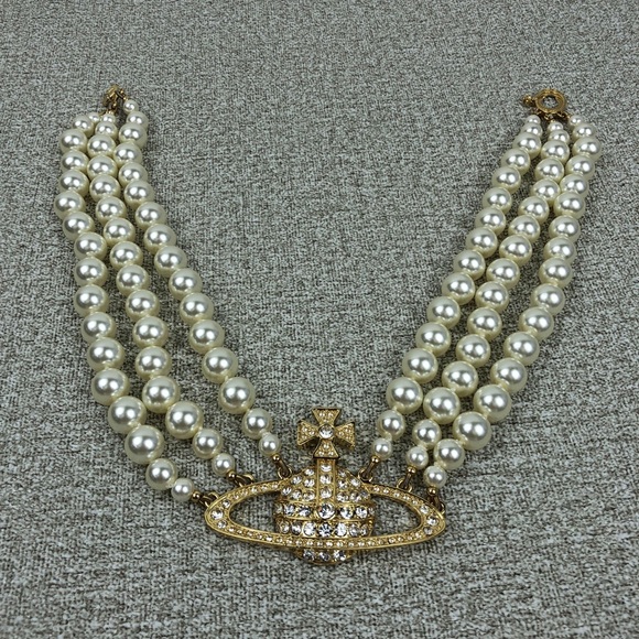 Vivienne Westwood Three Row Pearl Bas Relief Choker - Picture 8 of 8